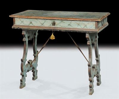 Tavolo Laccato con Gambe a Lira, XVIII Secolo