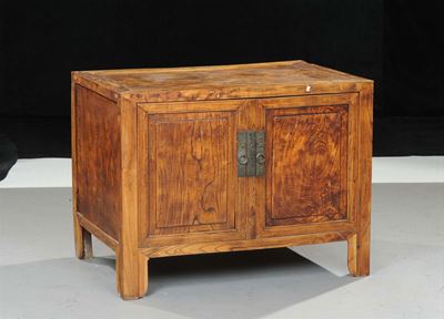 Credenzina a Due Ante in Legno Massello, Cina XX Secolo