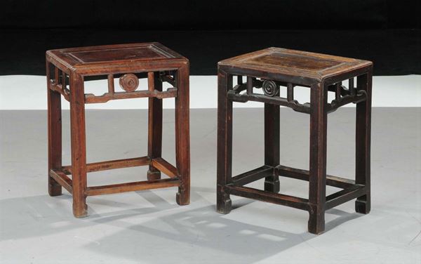 Coppia di panchetti in legno massello, Cina XX secolo