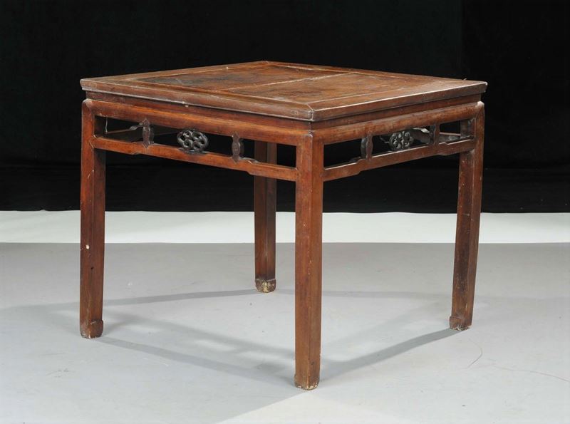 Tavolo quadrato in legno massello, Cina XX secolo  - Asta Arte Orientale - Cambi Casa d'Aste