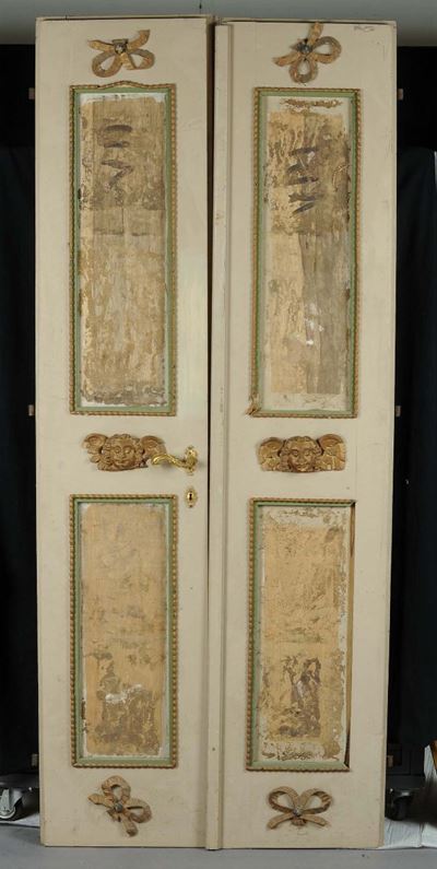 Coppia di Ante in Legno Dipinto e Dorato, XVIII Secolo