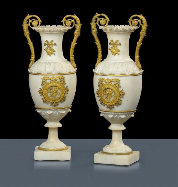 Coppia di vasi in alabastro e bronzo dorato, XIX secolo