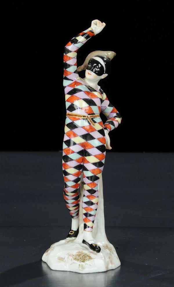 Statuina in porcellana raffigurante Arlecchino, Ludwigsburg XIX secolo