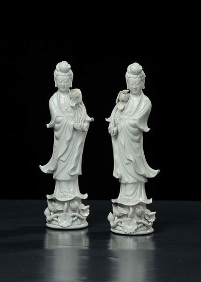 Coppia di Statue in Porcellana Bianca, Cina XX Secolo