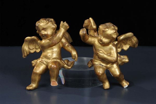 Coppia di angioletti in legno dorato, XIX secolo