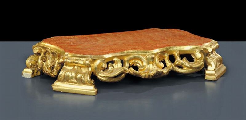 Basetta Luigi XV in legno intagliato e dorato, Napoli fine XVIII secolo  - Asta Antiquariato e Dipinti Antichi - Cambi Casa d'Aste