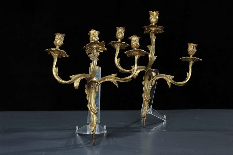 Coppia di appliques a tre luci in metallo dorato, XIX secolo  - Asta Antiquariato e Dipinti Antichi - Cambi Casa d'Aste