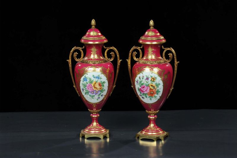 Coppia di vasi biansati in ceramica di Sevres, XIX secolo  - Asta Antiquariato e Dipinti Antichi - Cambi Casa d'Aste