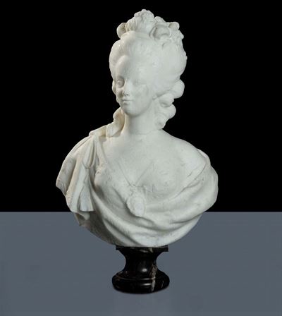 Busto in Marmo Bianco Raffigurante Dama con Capelli Raccolti, XIX Secolo