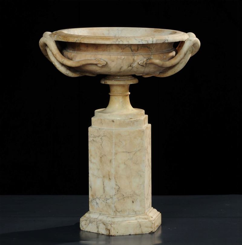 Vasca in alabastro con manici a foggia di serpi  - Asta Antiquariato e Dipinti Antichi - Cambi Casa d'Aste