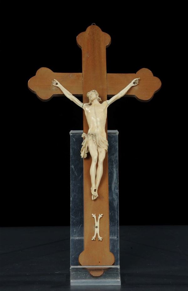Crocifisso in avorio scolpito, XIX secolo