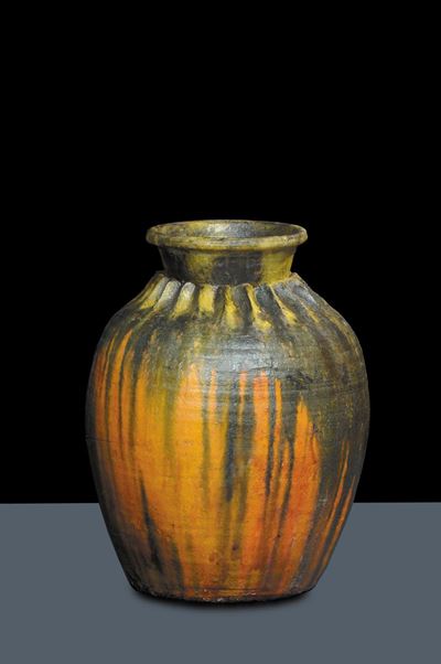 Vaso Ad Orcio con Rilievi Regolari sul Collo