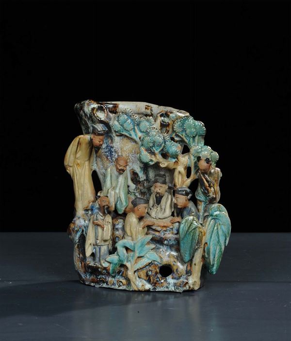 Vaso in porcellana gres con scena conviviale, Cina XVIII secolo
