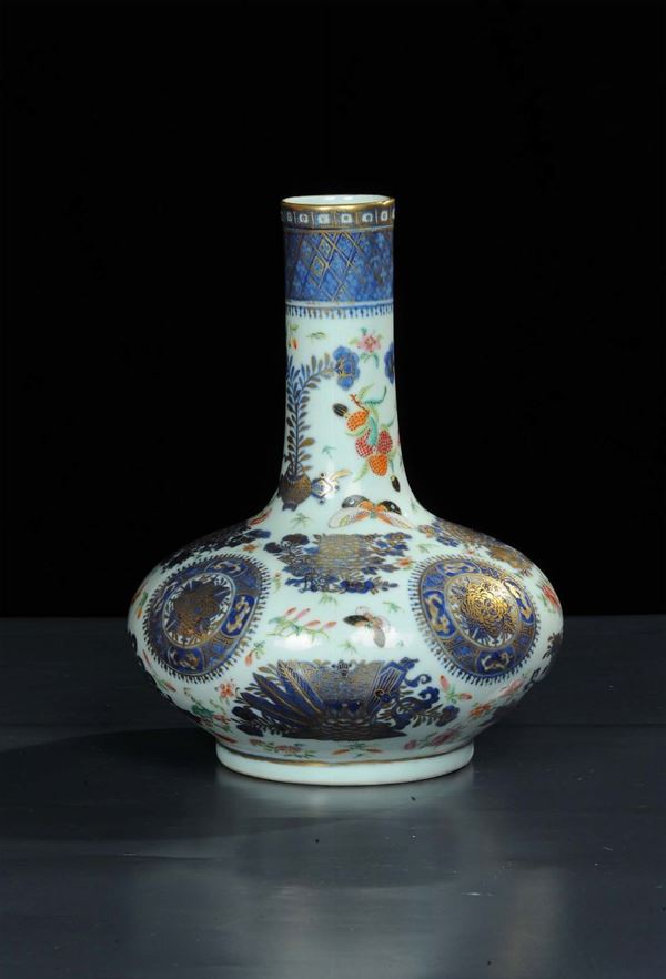 Vaso a bulbo in porcellana policroma, Canton XVIII secolo