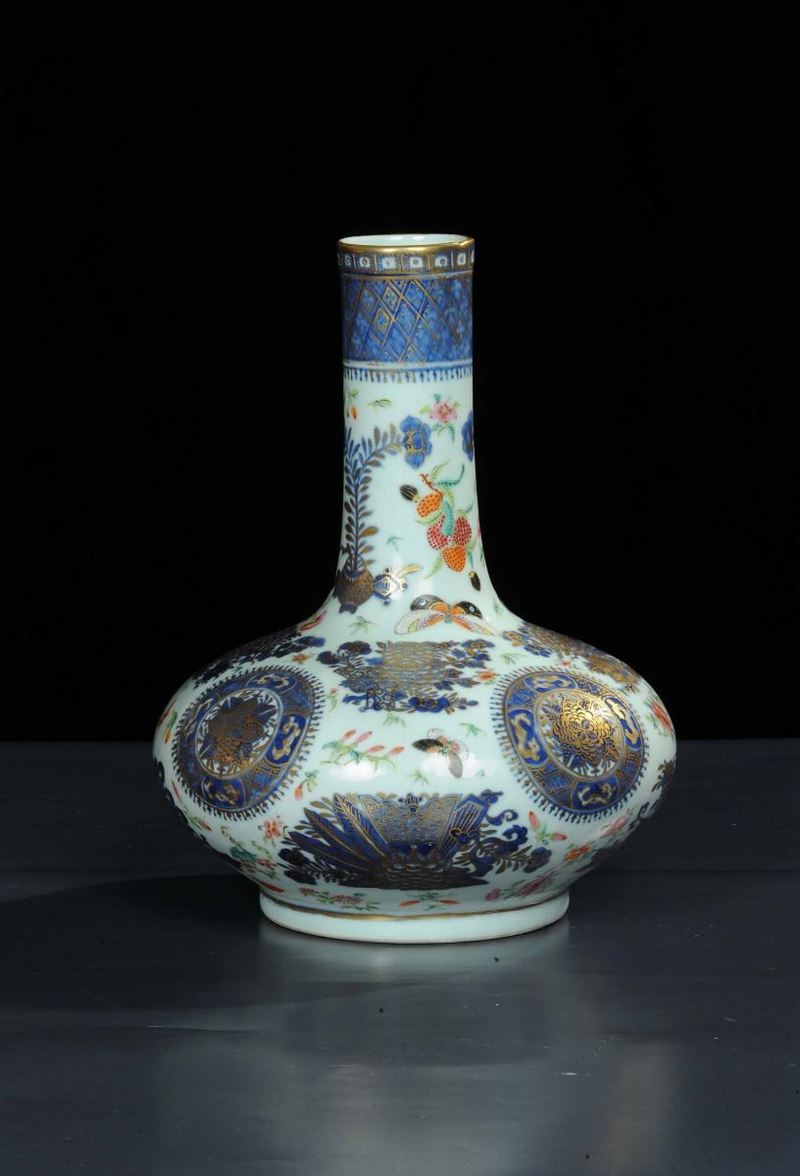 Vaso a bulbo in porcellana policroma, Canton XVIII secolo  - Asta Arte Orientale - Cambi Casa d'Aste