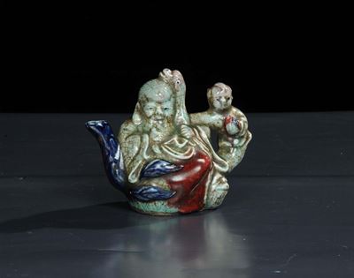 Teiera in Porcellana a Guisa di Saggio Orientale, Cina XIX Secolo