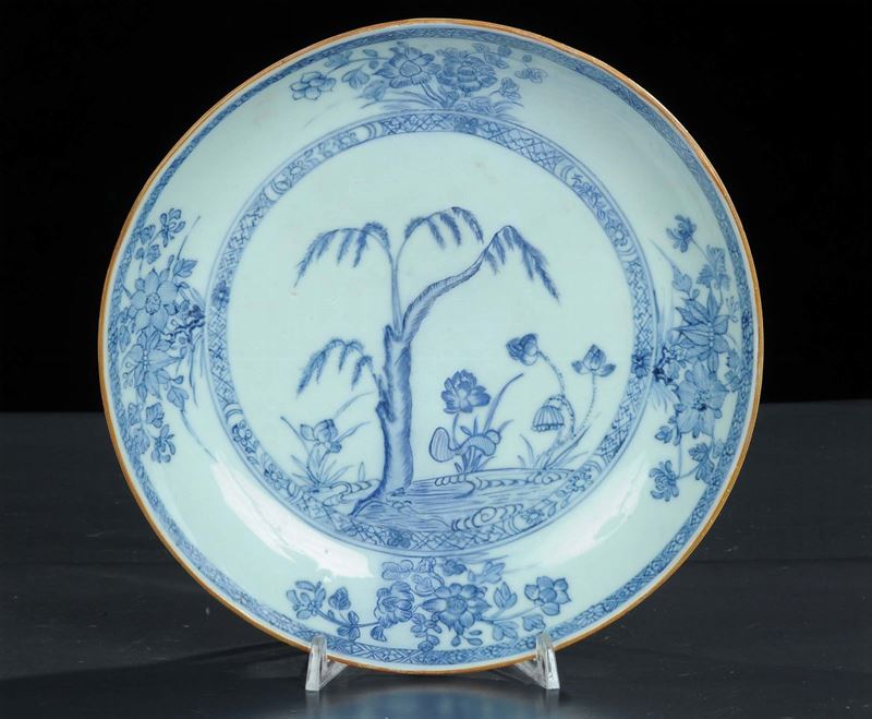 Piatto in porcellana, Cina XVIII secolo  - Auction Oriental Art - Cambi Casa d'Aste