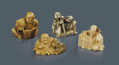 Quattro Netsuke in Avorio Raffiguranti Personaggi, Giappone XVIII Secolo