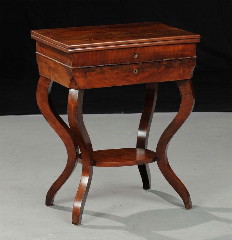 Tavolino da lavoro in mogano, XIX secolo  - Asta Antiquariato e Dipinti Antichi - Cambi Casa d'Aste