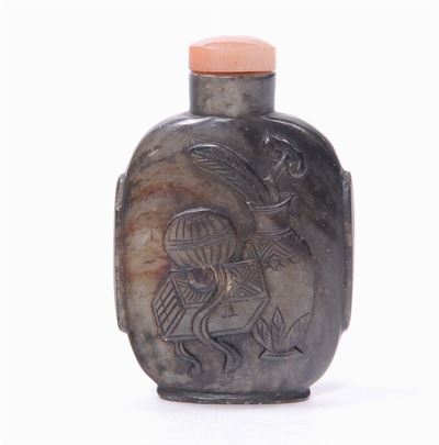 Snuff Bottle in Giada Scura, Cina XIX Secolo