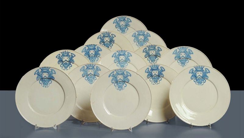 Insieme di tredici piatti in maiolica bianca, Castelli XVIII secolo  - Asta Antiquariato e Dipinti Antichi - Cambi Casa d'Aste