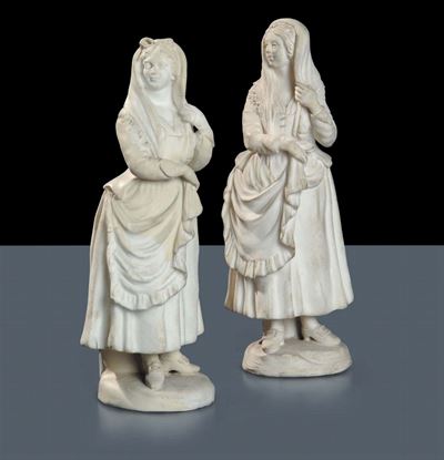 Coppia di Figure in Biscuit Raffiguranti Giovani Contadine, Napoli Real Fabbrica Ferdinandea, Fin...