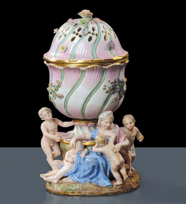 Vaso pot-pourri con coperchio in porcellana policroma, Meissen metˆ XIX secolo