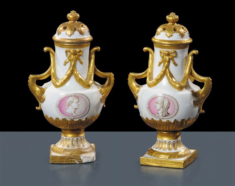 Coppia di anfore biansate con coperchio in porcellana bianca, Meissen prima metˆ XIX secolo  - Asta Antiquariato e Dipinti Antichi - Cambi Casa d'Aste
