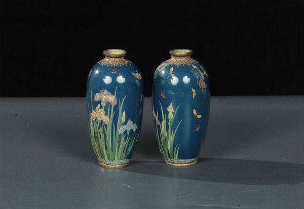 Coppia di vasi a bottiglia in rame smaltato, Giappone XIX-XX secolo