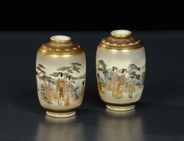 Coppia di vasi in porcellana policroma, Giappone Satsuma fine XIX secolo
