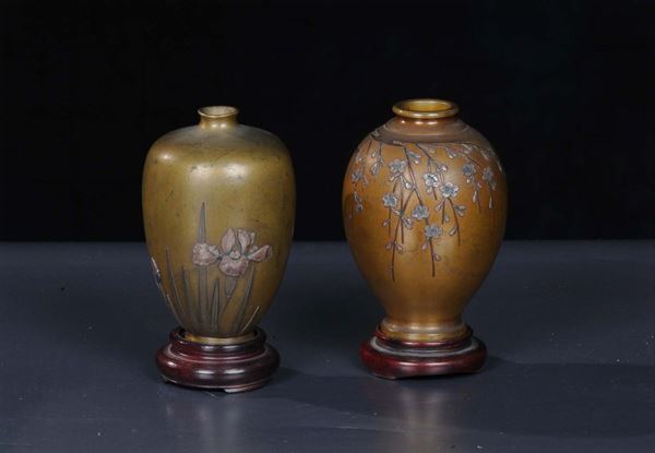 Due vasi simili in metallo e smalti, Giappone fine XIX secolo
