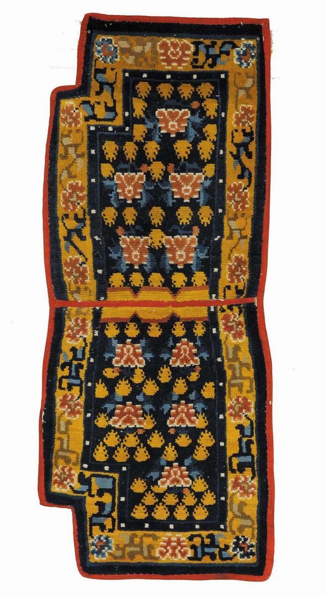 Tappeto cinese da sella, XX secolo  - Asta Antiquariato e Dipinti Antichi - Cambi Casa d'Aste