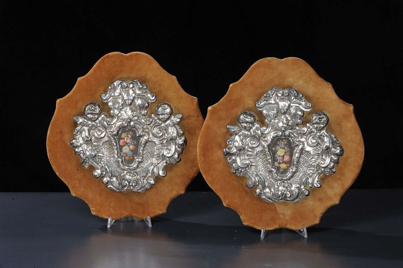 Coppia di bassorilievi in argento con composizione floreale, Roma orafo Bartolotti XVIII secolo  - Auction Silver, Clocks and Jewels - Cambi Casa d'Aste