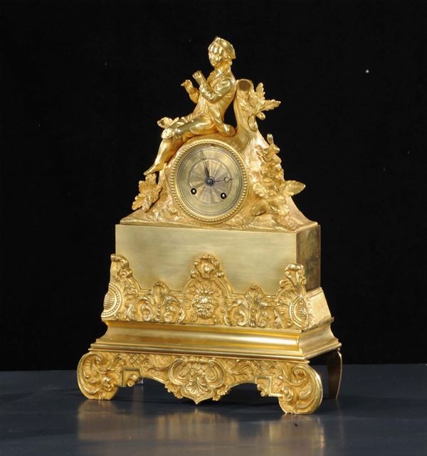 Orologio in bronzo dorato con suonatore sulla sommitˆ, XIX secolo
