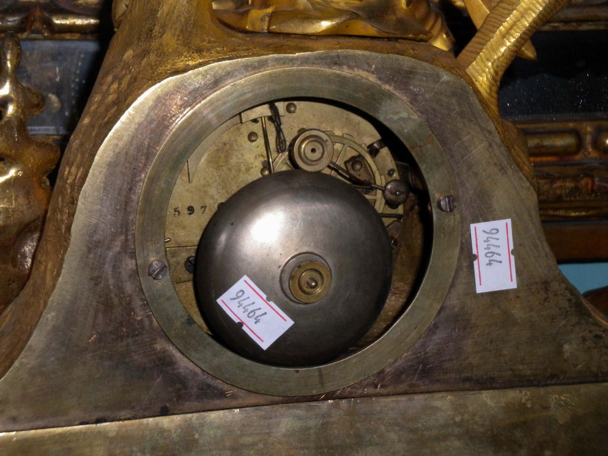 Orologio in Bronzo Dorato con Suonatore sulla Sommitˆ, XIX Secolo