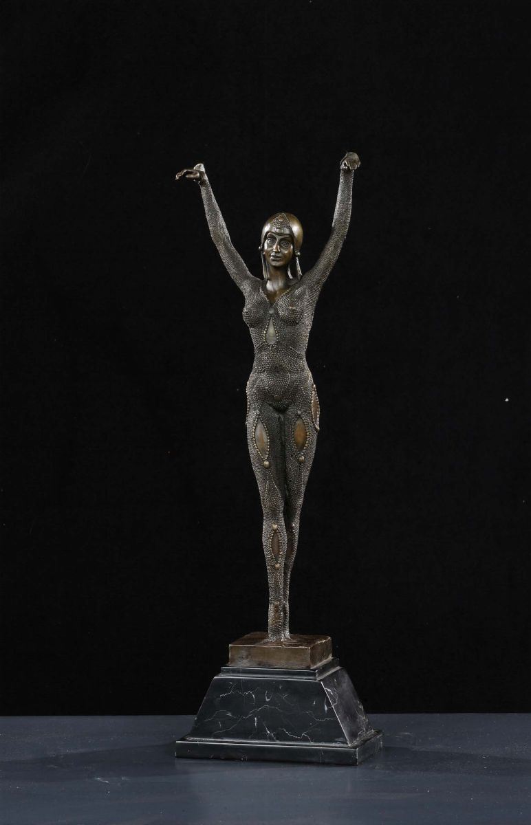 Scultura deco con figura femminile in bronzo  - Asta Antiquariato e Dipinti Antichi - Cambi Casa d'Aste