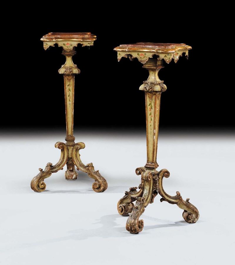 Coppia di gueridon laccati e dorati, inizio XX secolo  - Asta Antiquariato e Dipinti Antichi - Cambi Casa d'Aste