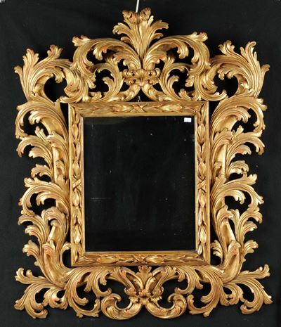 Coppia di Specchiere in Legno Intagliato e Dorato in Stile