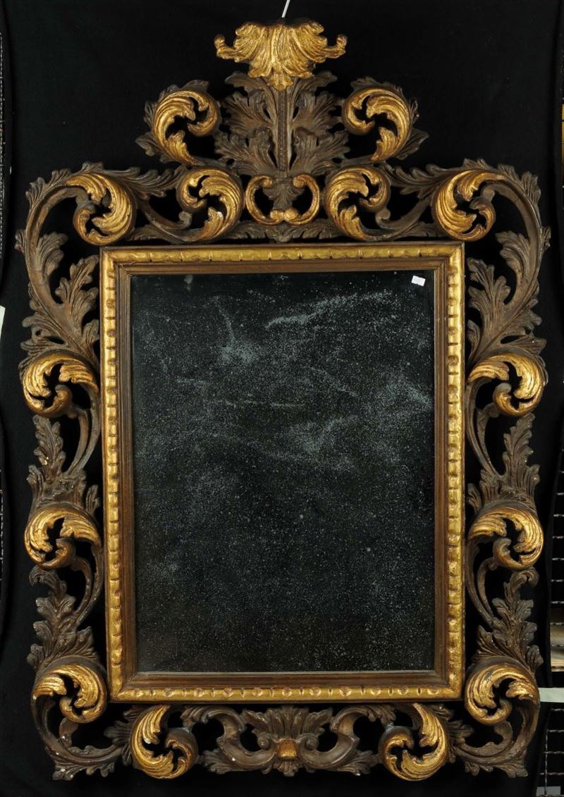Specchiera in legno intagliato e dorato, XX secolo  - Asta Antiquariato e Dipinti Antichi - Cambi Casa d'Aste