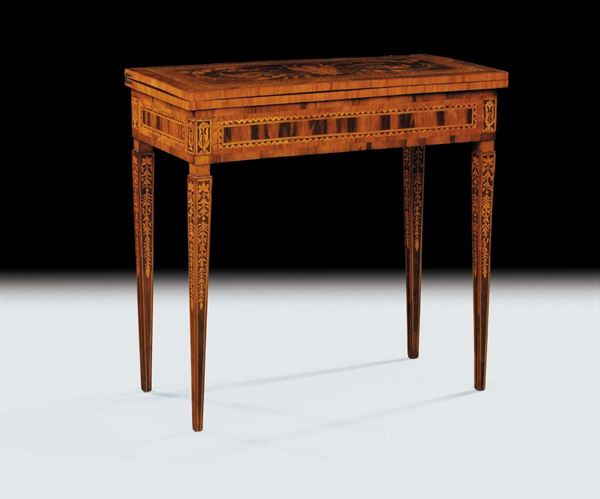 Tavolino Luigi XVI da gioco interamente lastronato ed intarsiato, attribuito alla bottega di Maggiolini, XVIII secolo