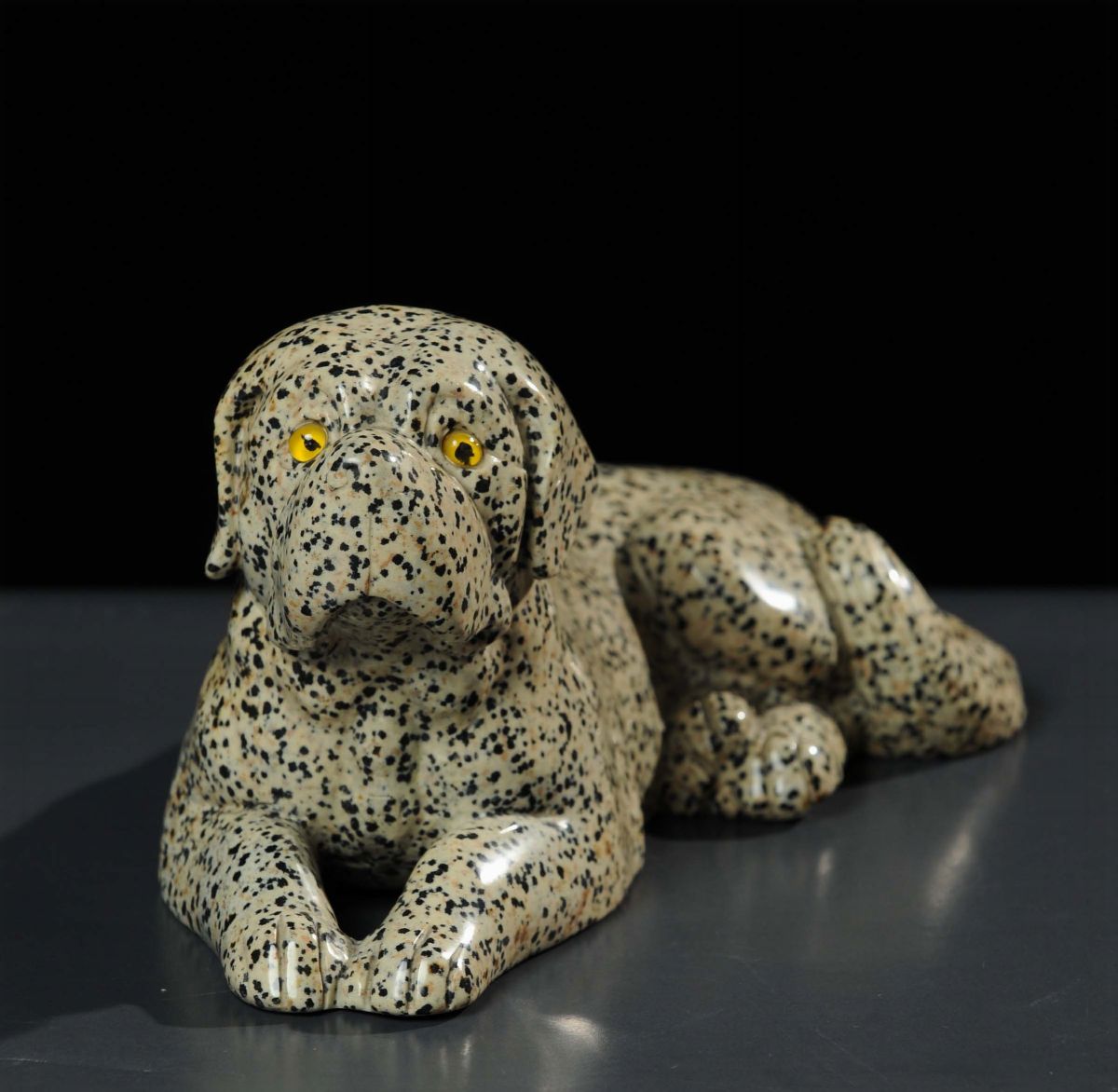 Scultura in Diaspro degli Urali Raffigurante Cane, Russia Fine XIX Secolo