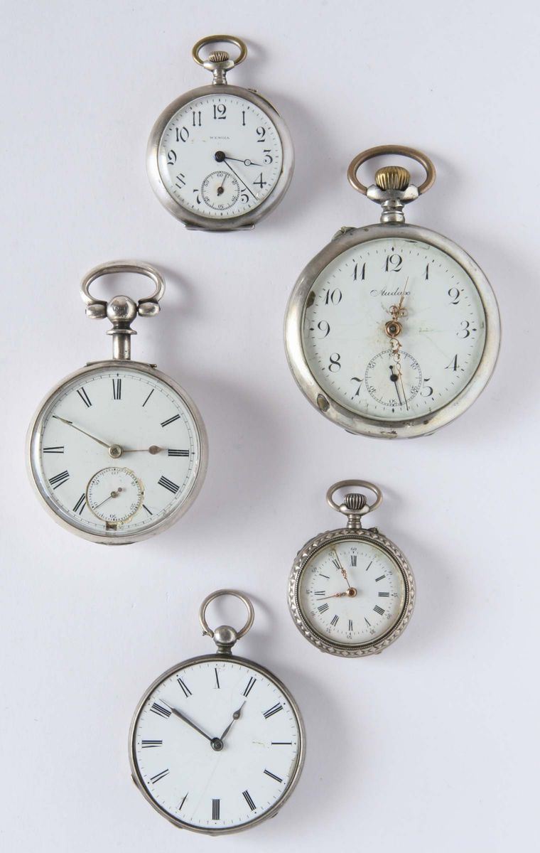 Cinque orologi da tasca di misure diverse  - Asta Gioielli, Argenti ed Orologi Antichi e Contemporanei - Cambi Casa d'Aste