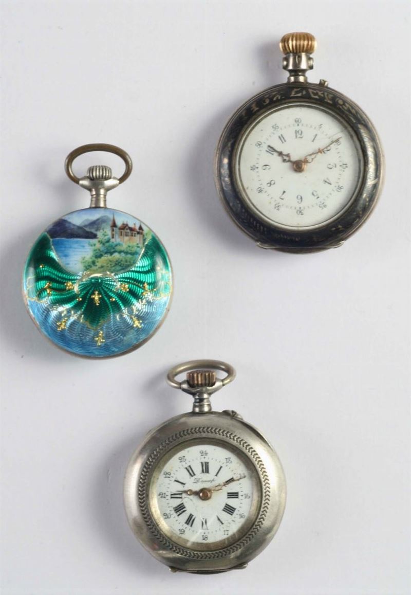 Tre orologi da tasca Lady in metallo di cui uno smaltato  - Asta Gioielli, Argenti ed Orologi Antichi e Contemporanei - Cambi Casa d'Aste