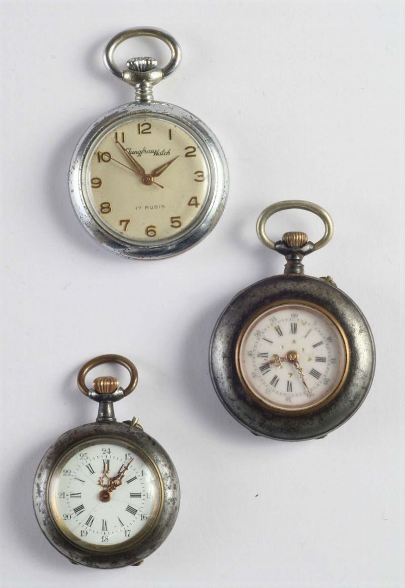 Tre orologi da tasca Lady in metallo  - Asta Gioielli, Argenti ed Orologi Antichi e Contemporanei - Cambi Casa d'Aste