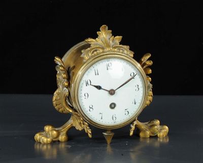 Orologio in Bronzo Dorato con Piedi Ferini, XIX Secolo
