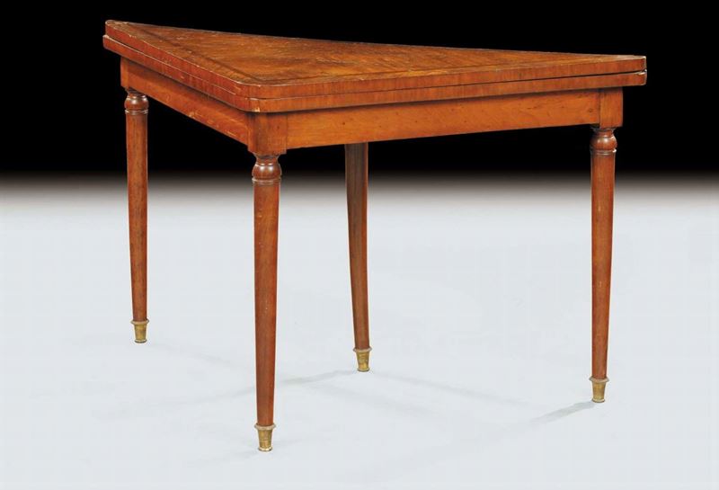 Tavolo da gioco Luigi XVI triangolare lastronato in noce, XVIII secolo  - Auction Old Paintings and Furnitures - Cambi Casa d'Aste