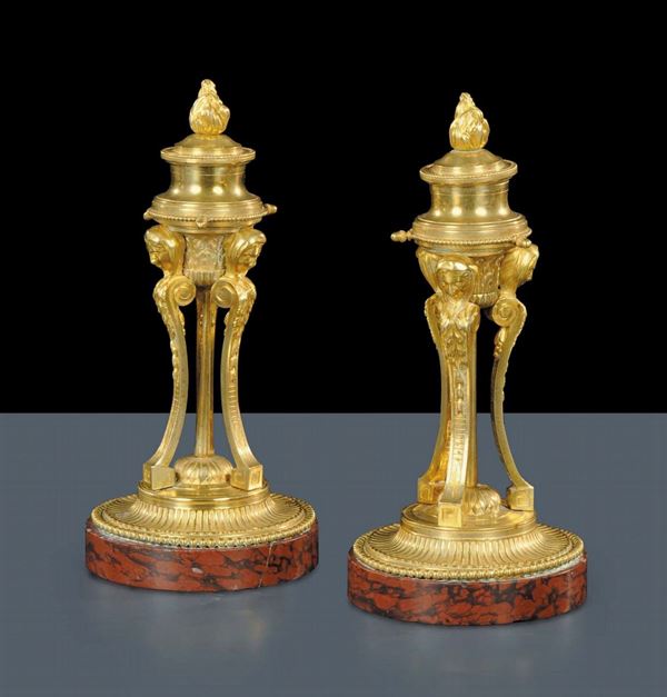 Coppia di candelieri in bonzo dorato ad una luce, XIX secolo