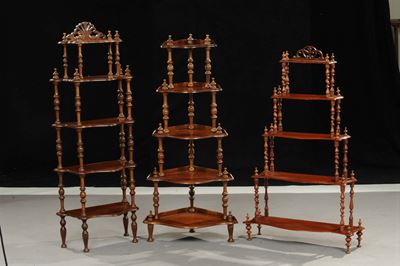 Tre Etagere in Noce Differenti
