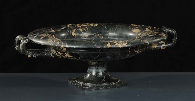 Coppa biansata in marmo nero  - Asta Antiquariato e Dipinti Antichi - Cambi Casa d'Aste