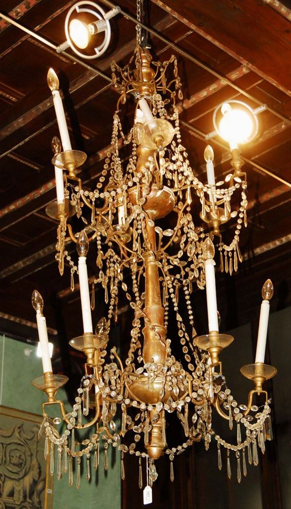 Lampadario in legno e cristalli a dodici luci, XIX secolo